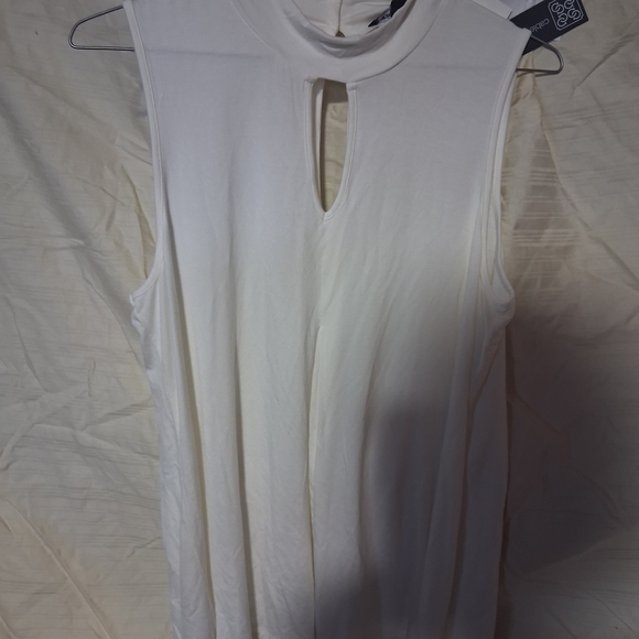 Cable & Gauge Tops - Cable & Gauge White Keyhole Tank Top